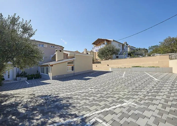 Mavarstica 17803e Apartment