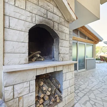 شقة Mavarstica 17803e تروغير